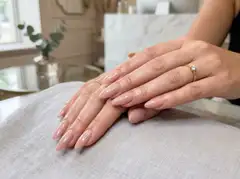 Trabalho de manicure no ELLA Studio